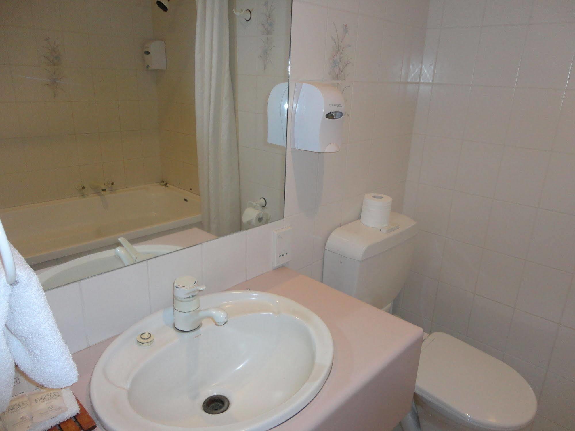 Silver Oaks Hotel - Geyserland โรโตรัว ภายนอก รูปภาพ